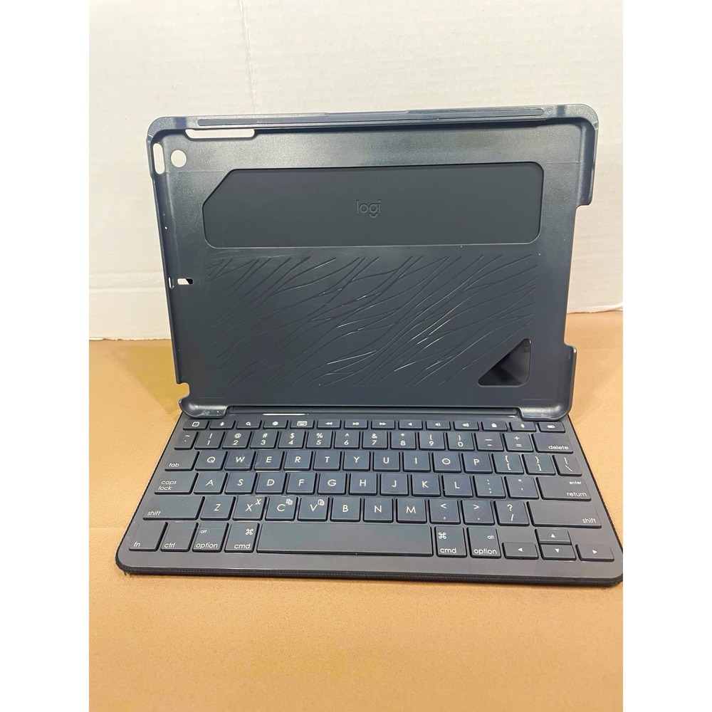 Logitech Slim Folio Keyboard Case iPad 5th & 6th 9.7 Gen Y-R0051